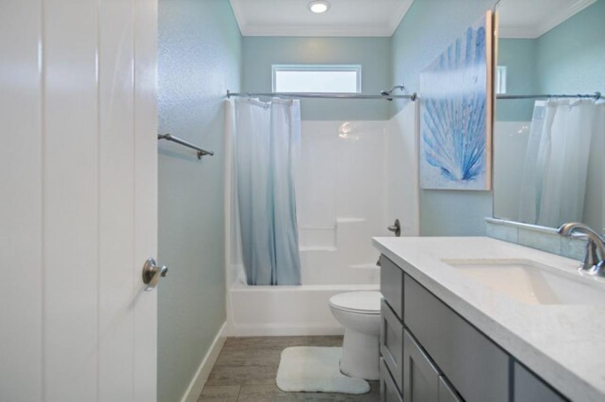 Picture of Home For Sale in Crystal Beach, Texas, United States