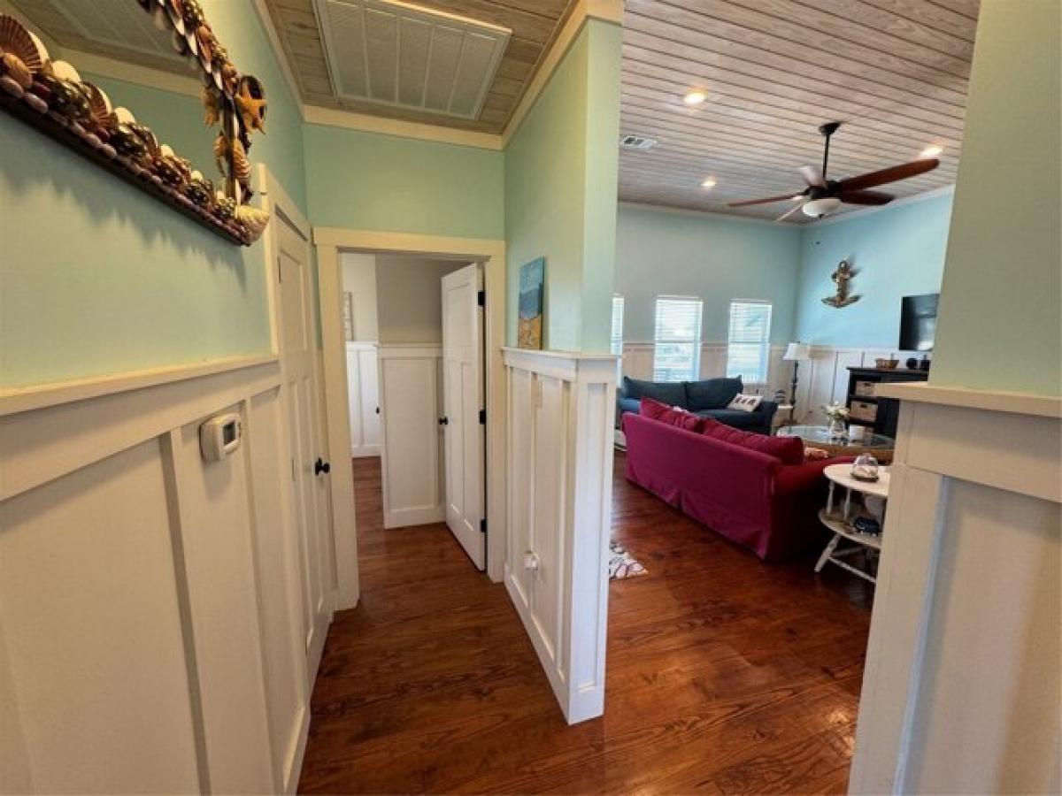 Picture of Home For Sale in Crystal Beach, Texas, United States