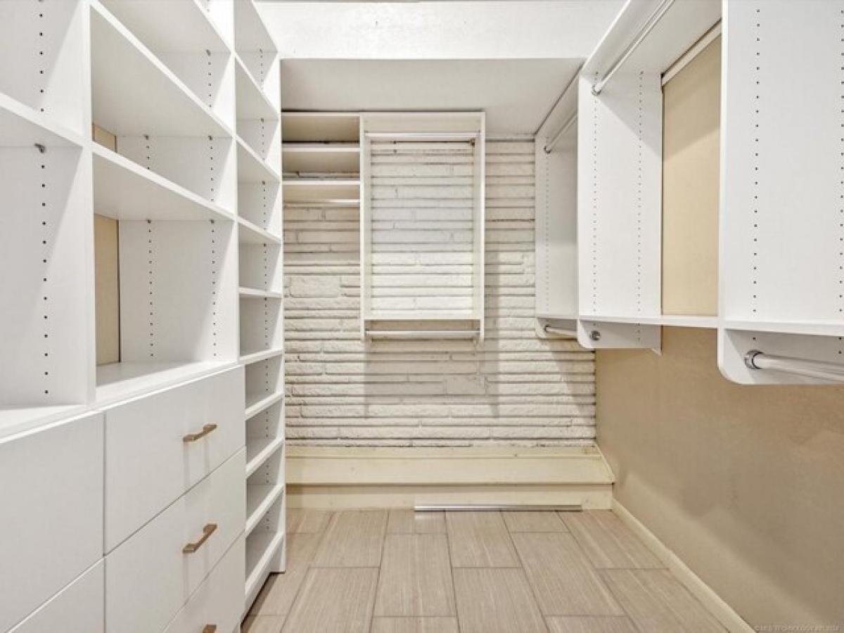 Picture of Home For Sale in Tulsa, Oklahoma, United States