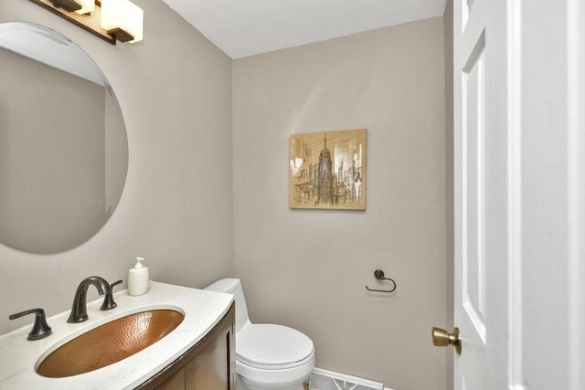 Picture of Home For Sale in Worcester, Massachusetts, United States