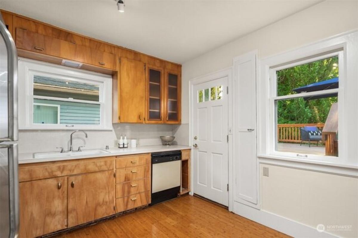 Picture of Home For Sale in Seattle, Washington, United States