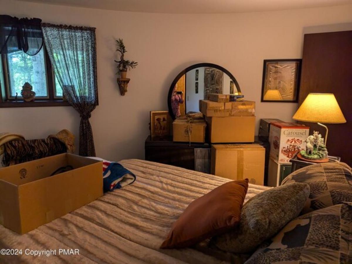 Picture of Home For Sale in Bushkill, Pennsylvania, United States