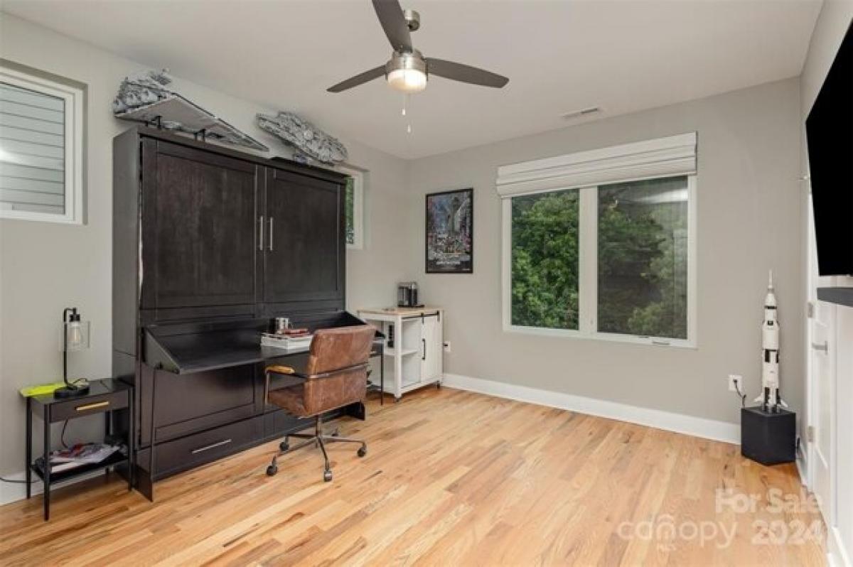 Picture of Home For Sale in Charlotte, North Carolina, United States