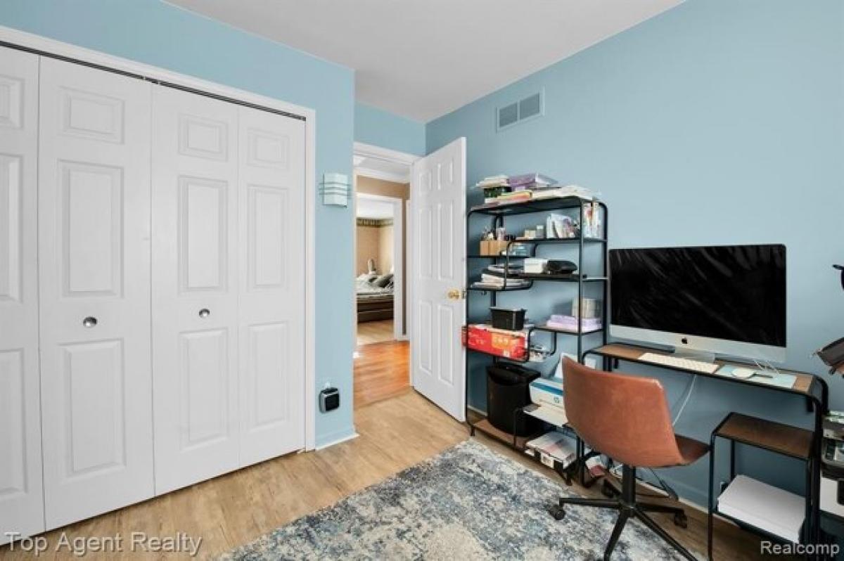 Picture of Home For Sale in Clinton Township, Michigan, United States