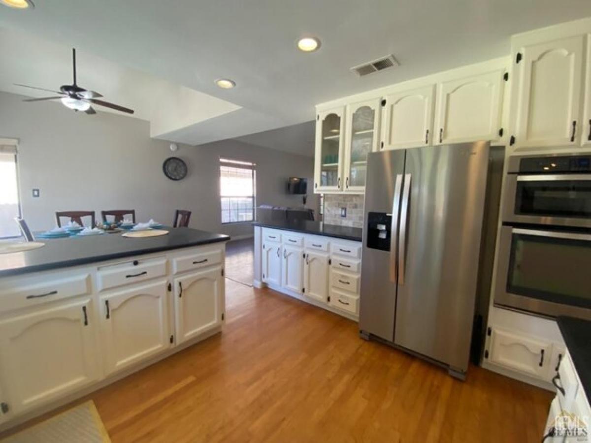 Picture of Home For Sale in Bakersfield, California, United States