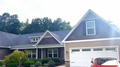 Home For Sale in Hendersonville, North Carolina