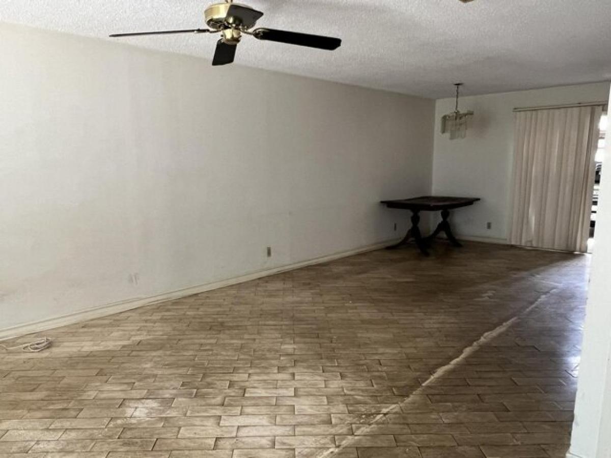 Picture of Home For Sale in Laredo, Texas, United States