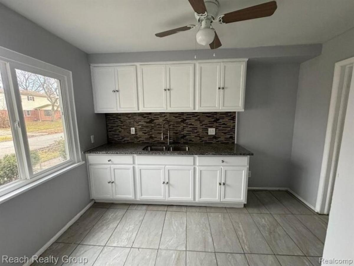 Picture of Home For Sale in Detroit, Michigan, United States