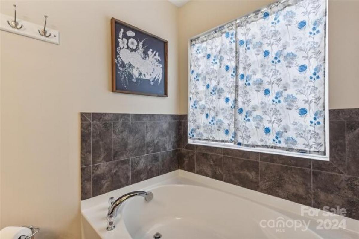 Picture of Home For Sale in Indian Trail, North Carolina, United States