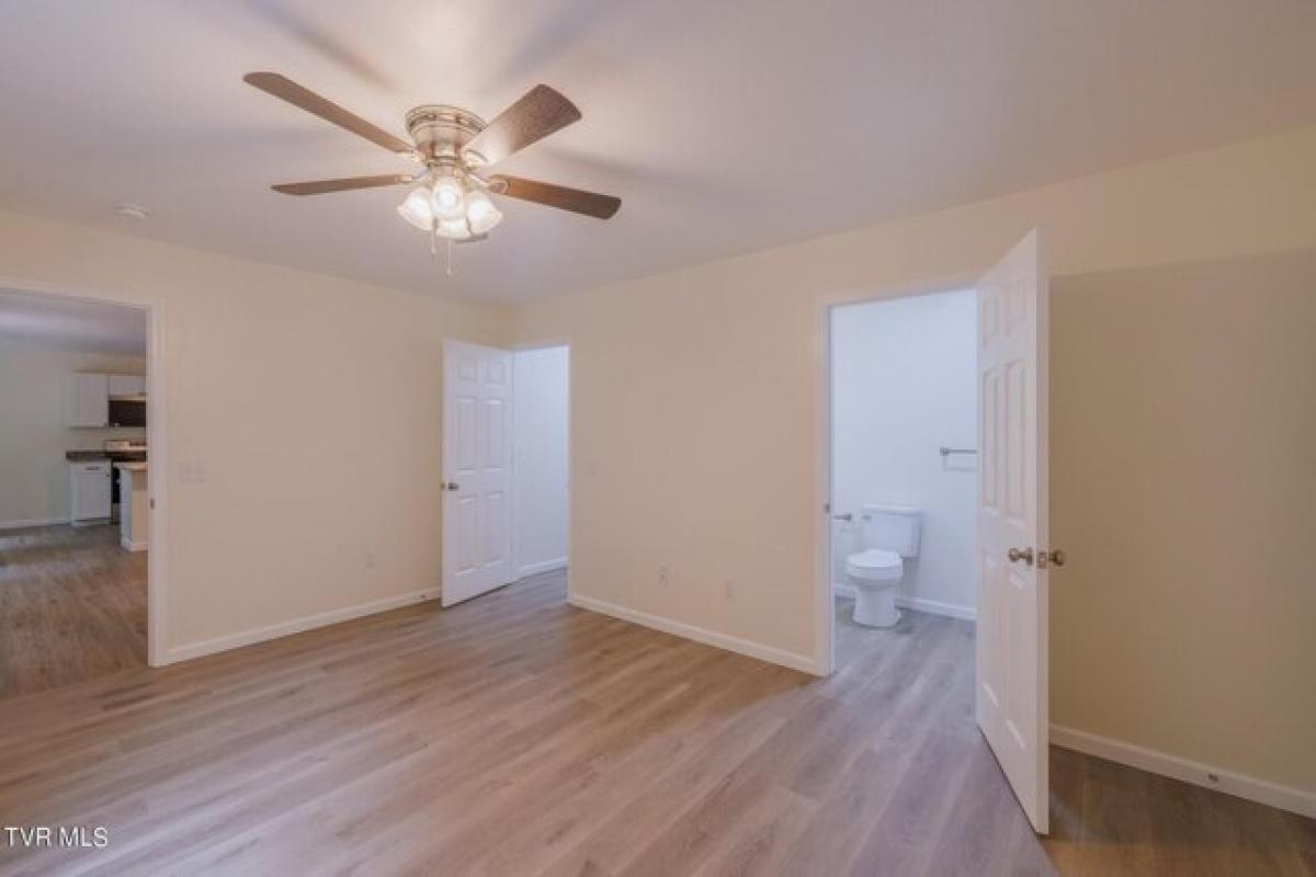 Picture of Home For Sale in Bristol, Tennessee, United States