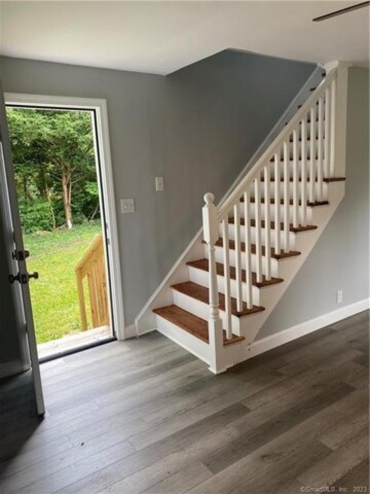 Picture of Home For Sale in Waterbury, Connecticut, United States