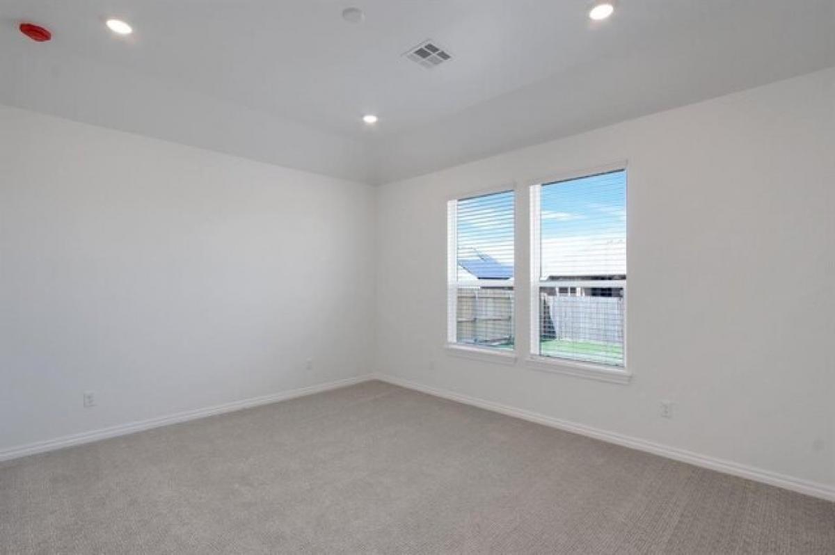 Picture of Home For Sale in Yukon, Oklahoma, United States