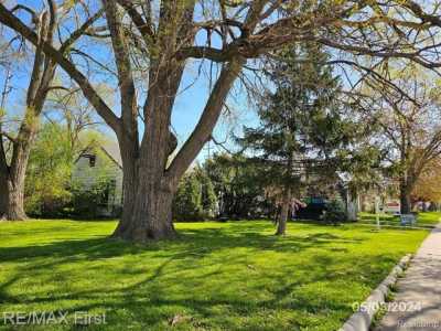 Home For Sale in Saint Clair Shores, Michigan