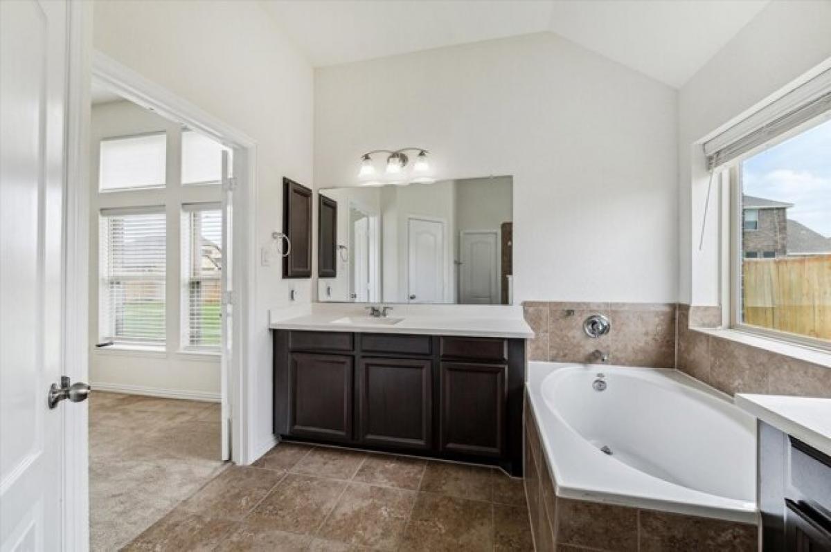 Picture of Home For Sale in Baytown, Texas, United States