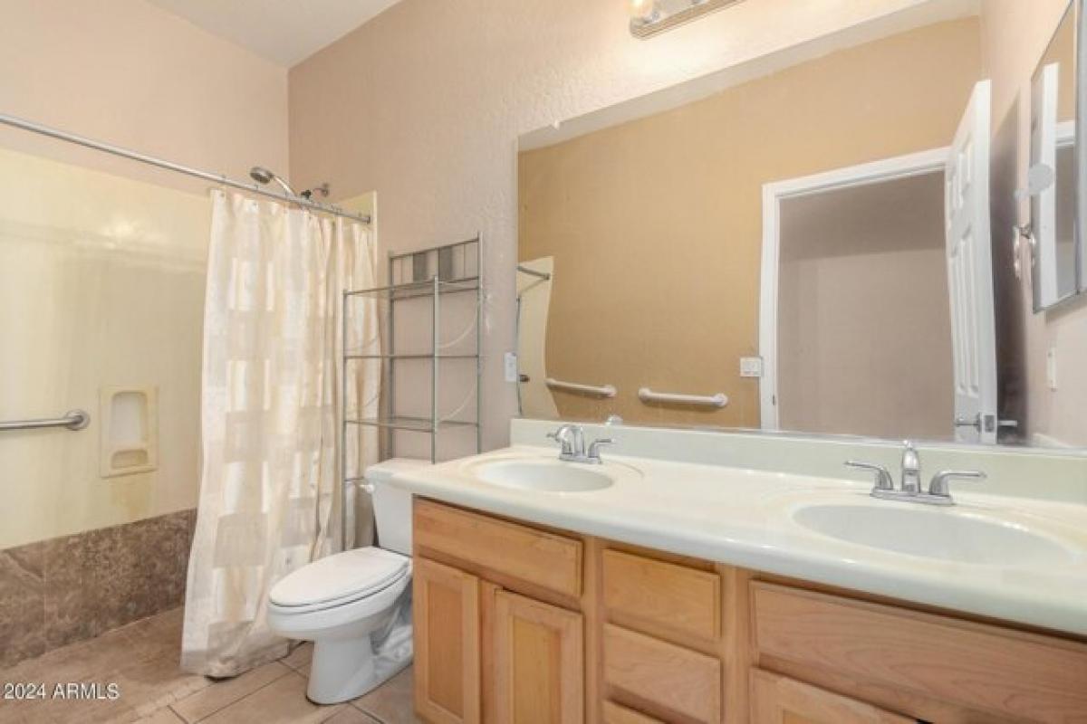 Picture of Home For Sale in Goodyear, Arizona, United States