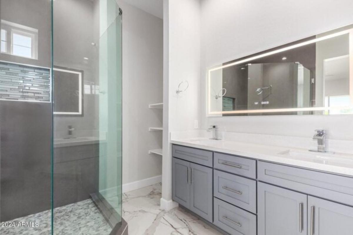 Picture of Home For Sale in Goodyear, Arizona, United States