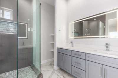 Home For Sale in Goodyear, Arizona