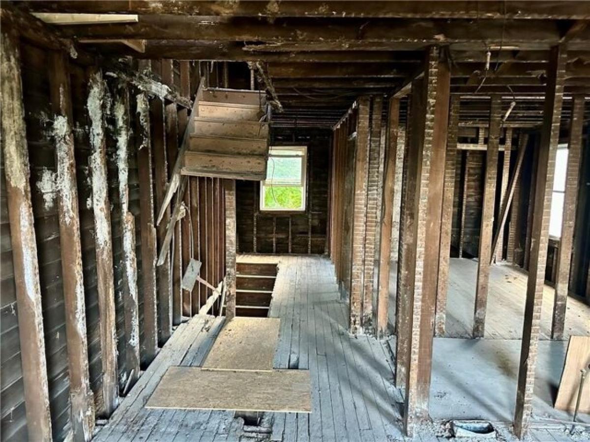 Picture of Home For Sale in Pittsburgh, Pennsylvania, United States