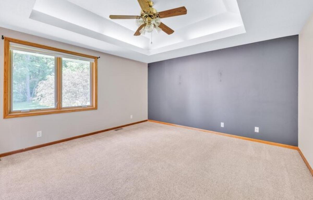 Picture of Home For Sale in Council Bluffs, Iowa, United States