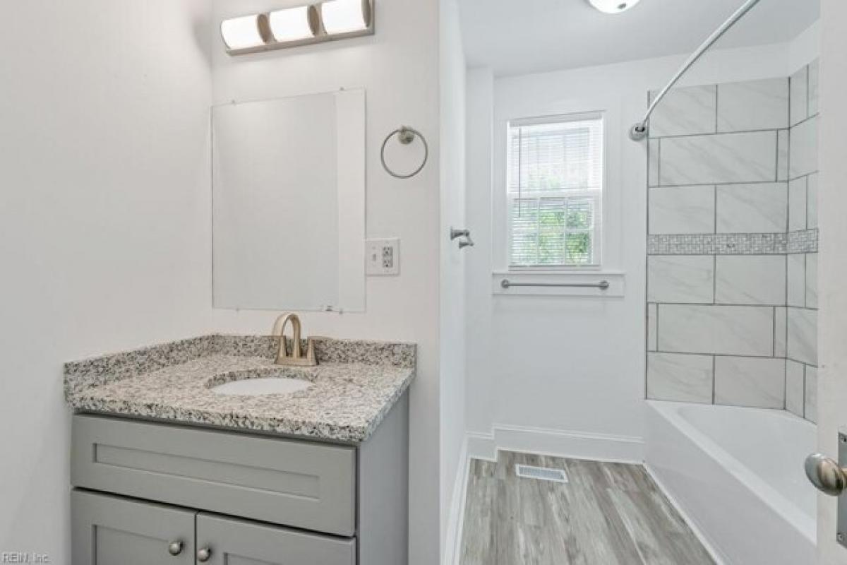 Picture of Home For Sale in Portsmouth, Virginia, United States