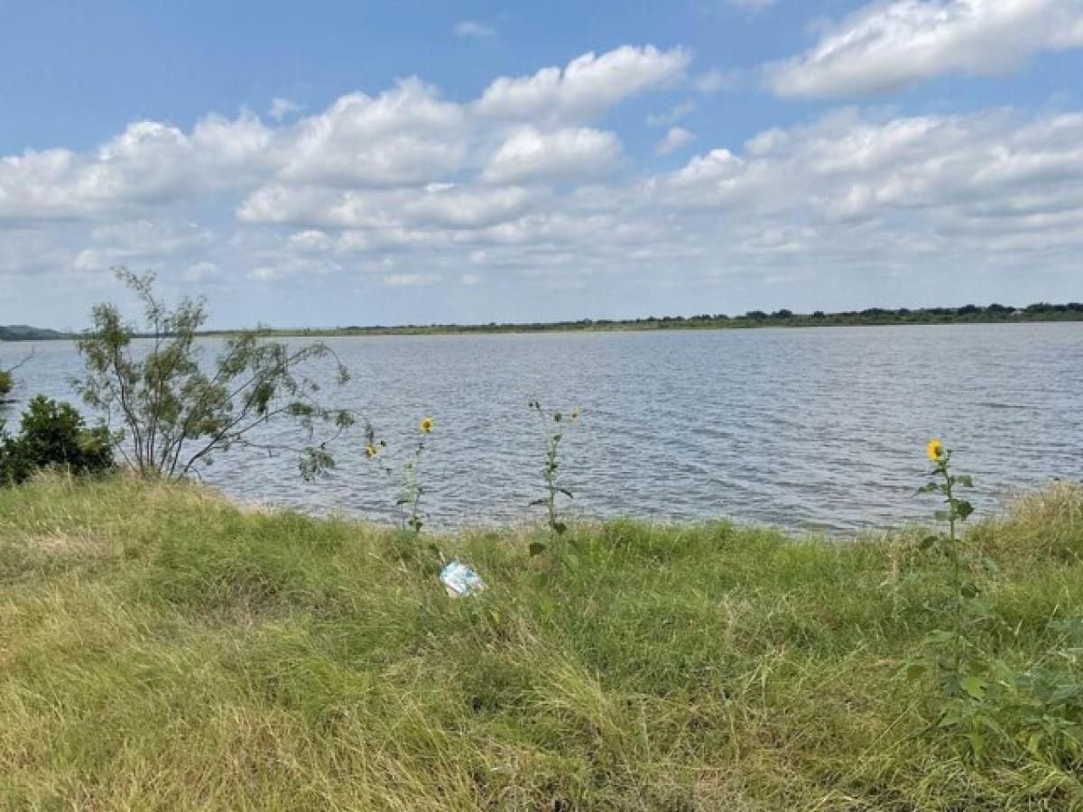 Picture of Residential Land For Sale in Granbury, Texas, United States