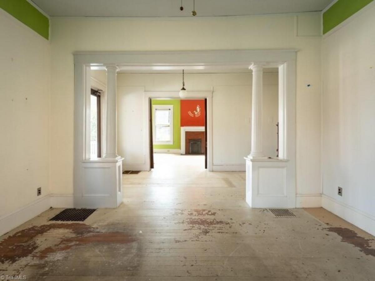 Picture of Home For Sale in Greensboro, North Carolina, United States