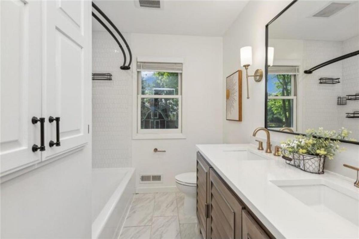 Picture of Home For Sale in Eden Prairie, Minnesota, United States