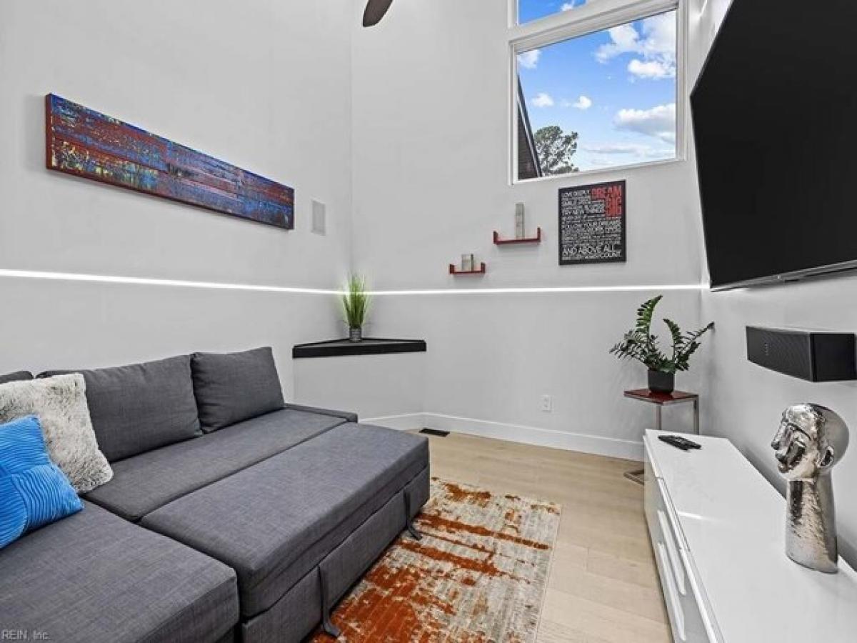 Picture of Home For Sale in Chesapeake, Virginia, United States