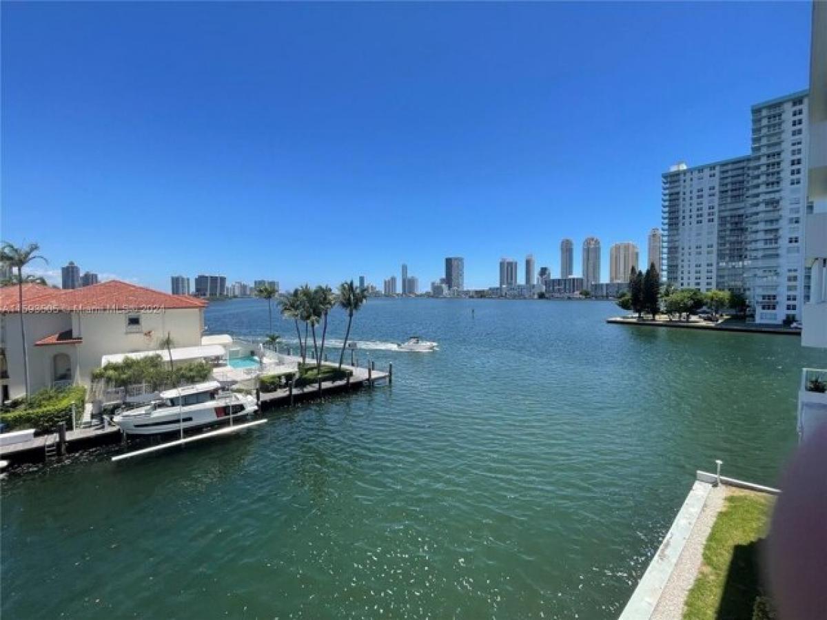 Picture of Home For Sale in North Miami Beach, Florida, United States