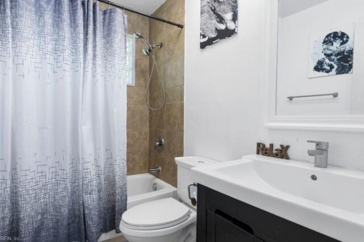 Picture of Home For Sale in Portsmouth, Virginia, United States