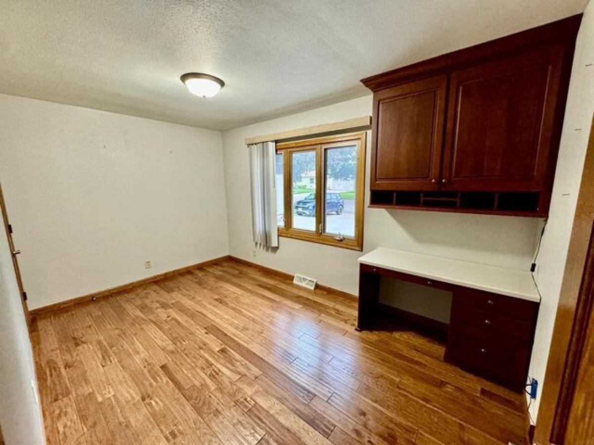 Picture of Home For Sale in Waterloo, Iowa, United States