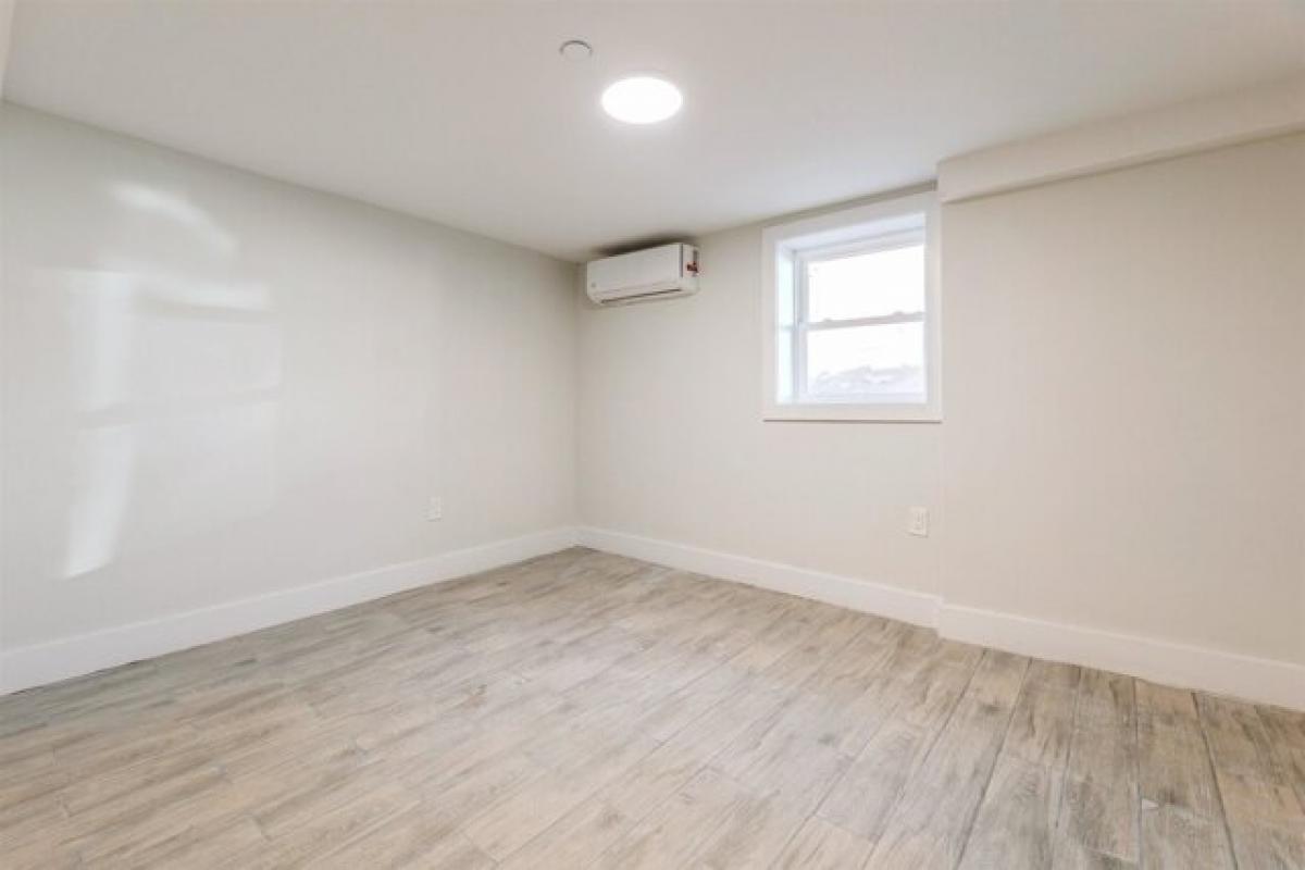 Picture of Home For Sale in Jersey City, New Jersey, United States