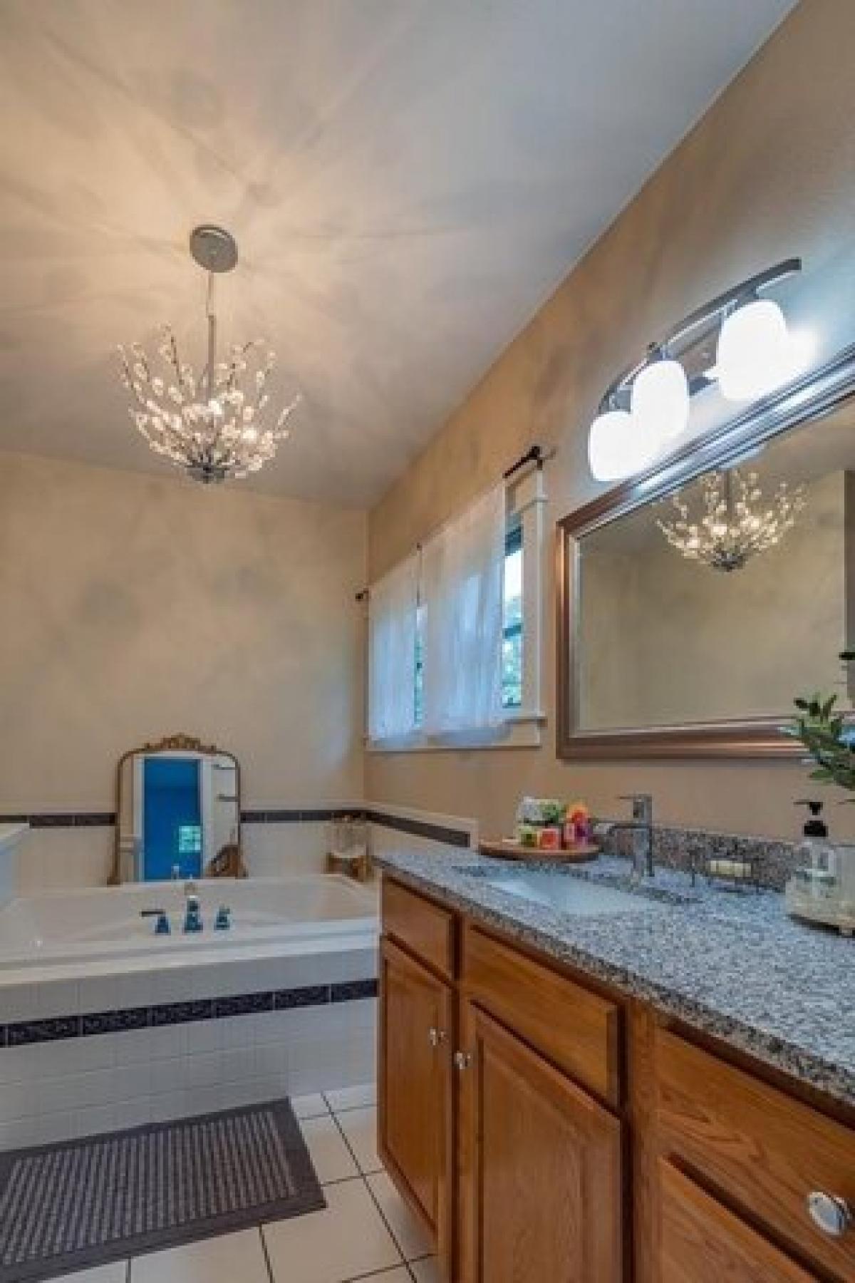 Picture of Home For Sale in Fayetteville, Arkansas, United States