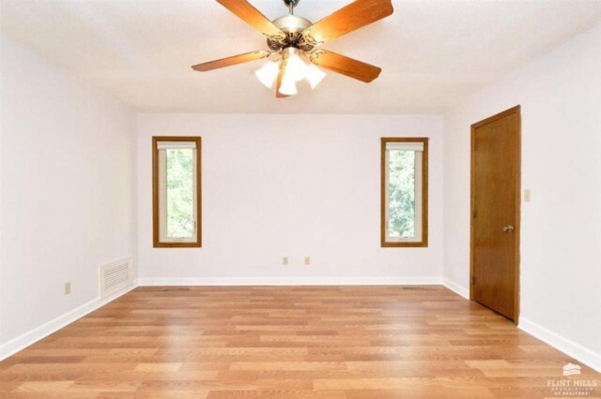 Picture of Home For Sale in Manhattan, Kansas, United States