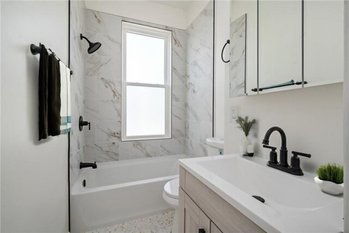 Picture of Home For Sale in Pittsburgh, Pennsylvania, United States