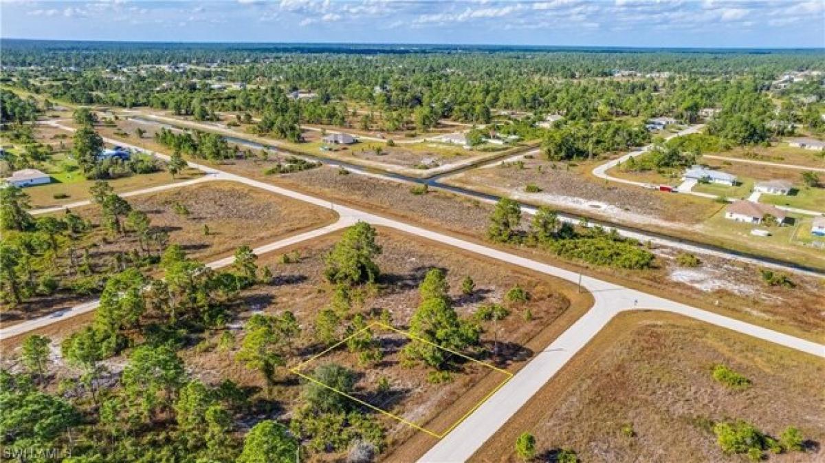 Picture of Residential Land For Sale in Lehigh Acres, Florida, United States