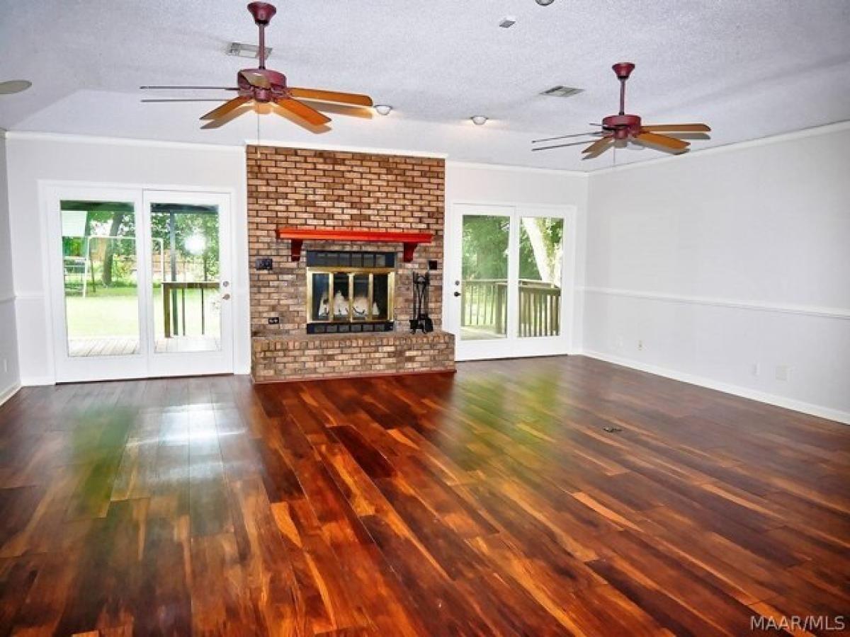 Picture of Home For Sale in Montgomery, Alabama, United States