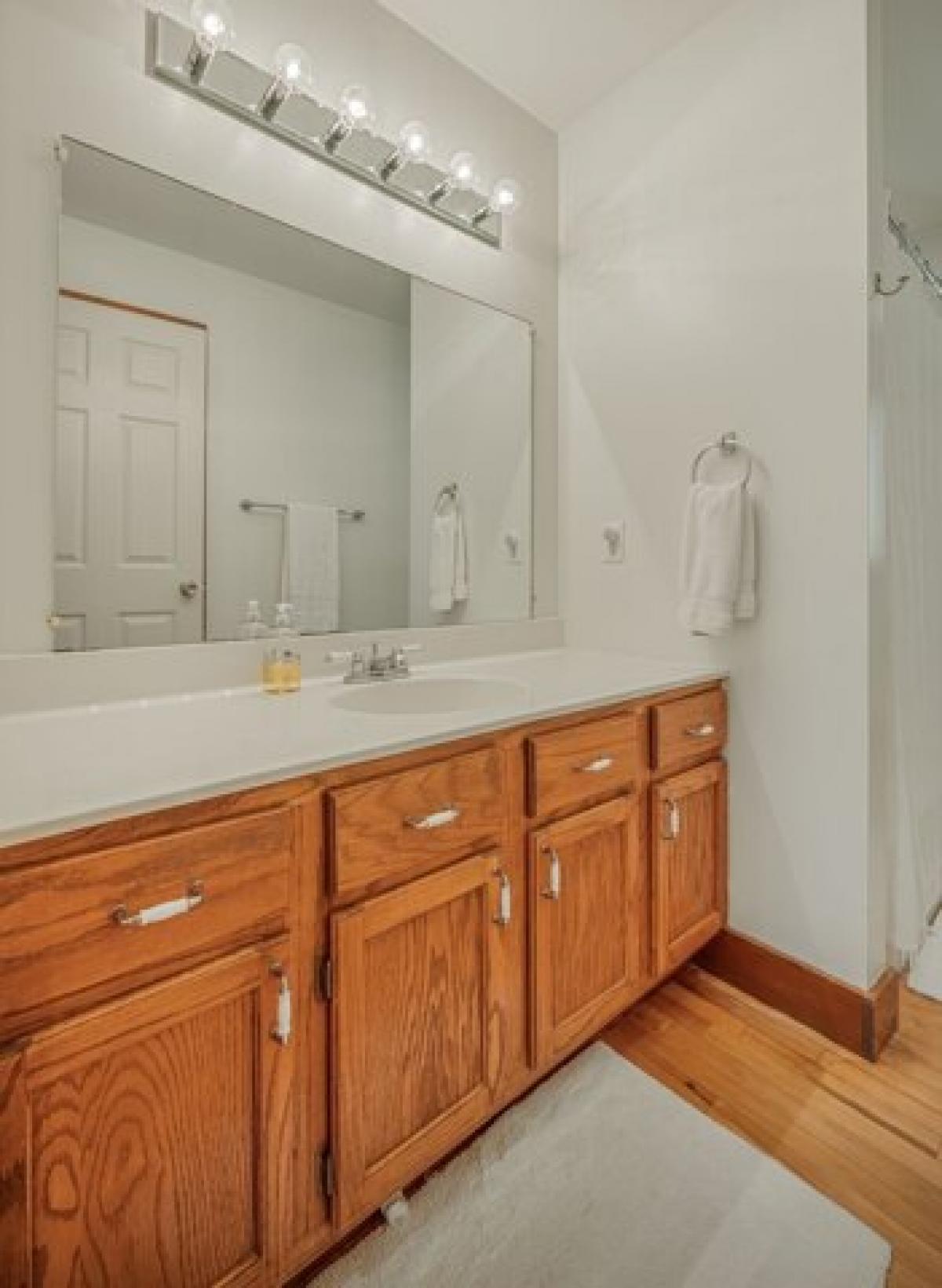 Picture of Home For Sale in Columbia, Tennessee, United States