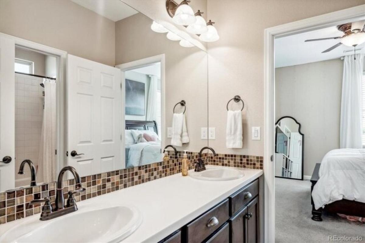 Picture of Home For Sale in Aurora, Colorado, United States