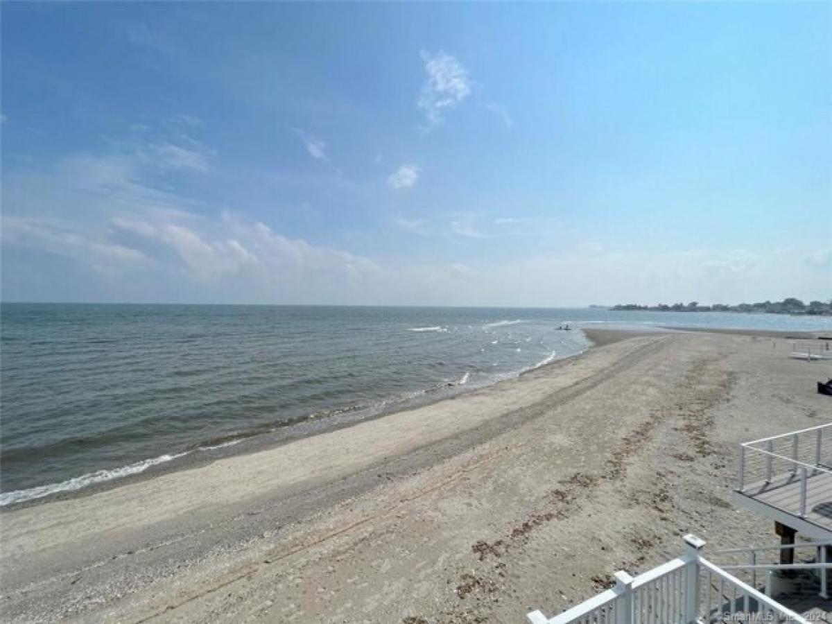 Picture of Home For Sale in Milford, Connecticut, United States