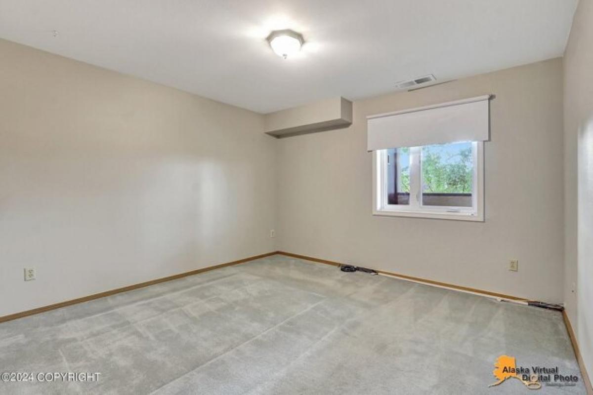 Picture of Home For Sale in Anchorage, Alaska, United States