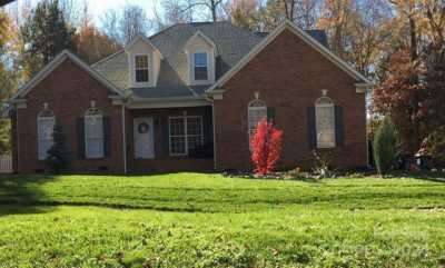 Home For Sale in Matthews, North Carolina