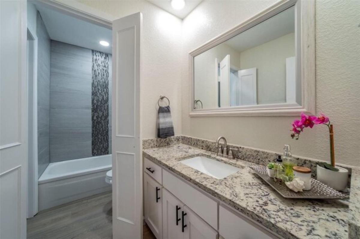 Picture of Home For Sale in Hurst, Texas, United States