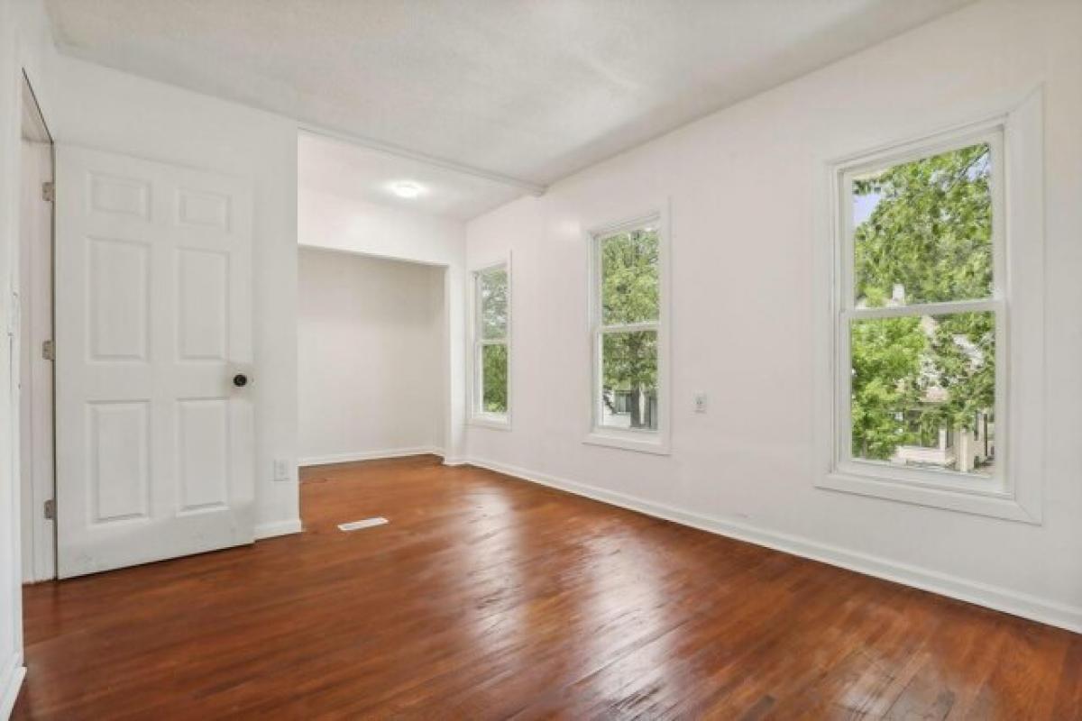 Picture of Home For Sale in Minneapolis, Minnesota, United States