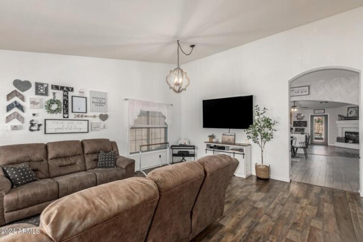 Picture of Home For Sale in Surprise, Arizona, United States