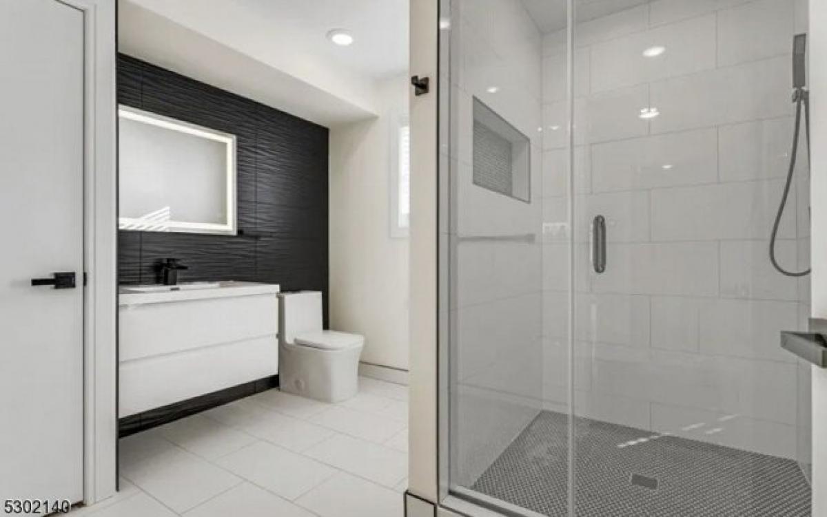 Picture of Home For Sale in Newark, New Jersey, United States