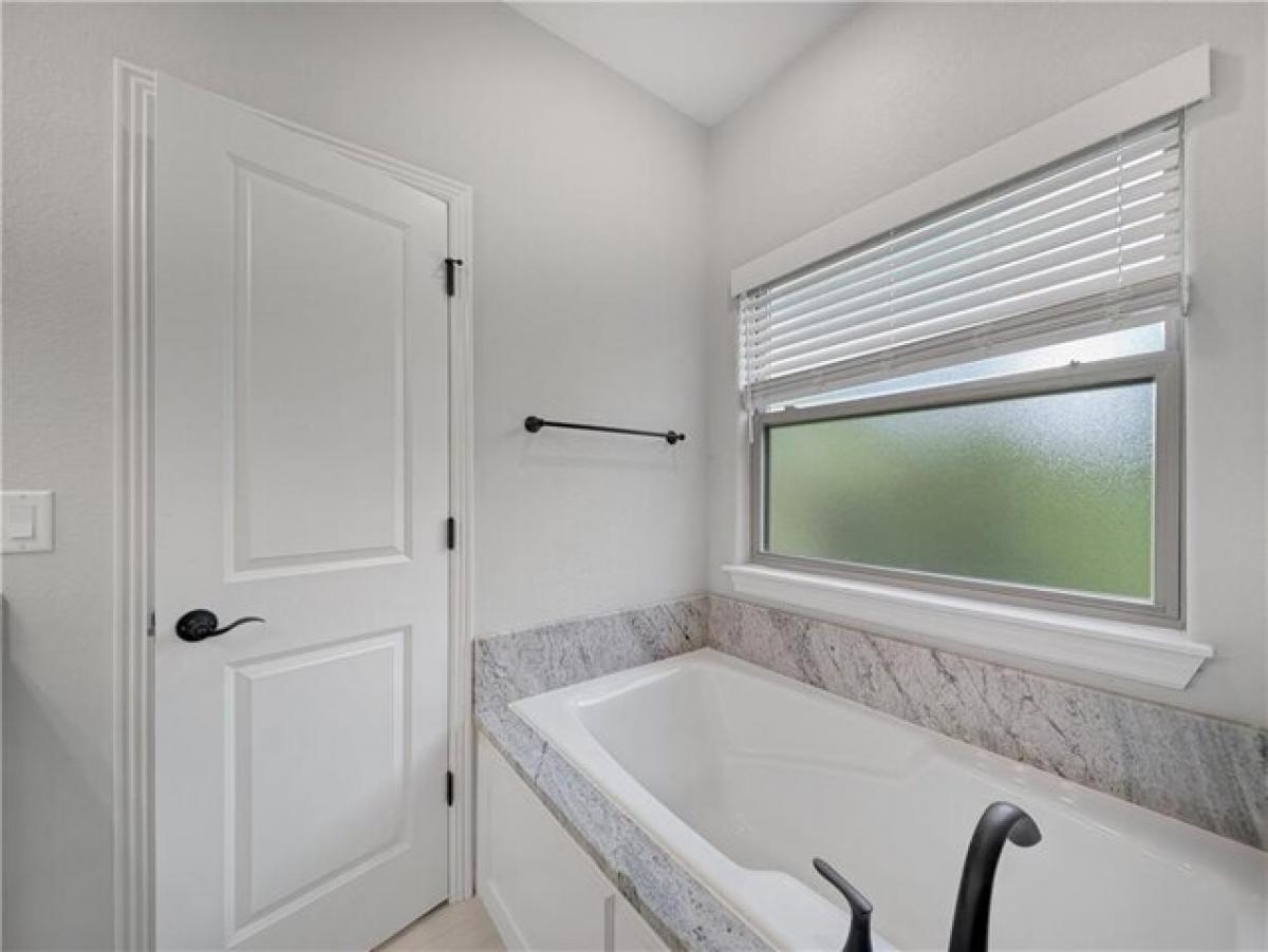 Picture of Home For Sale in Bella Vista, Arkansas, United States