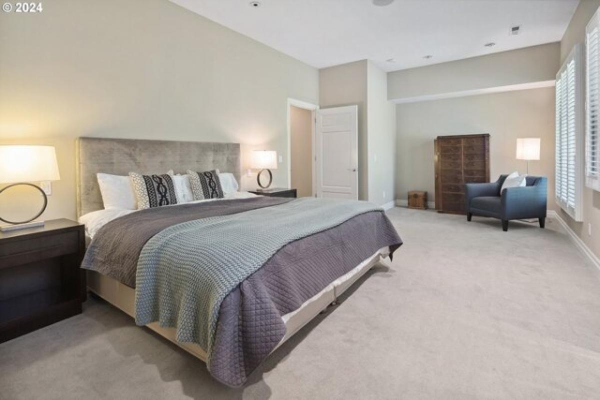 Picture of Home For Sale in Lake Oswego, Oregon, United States