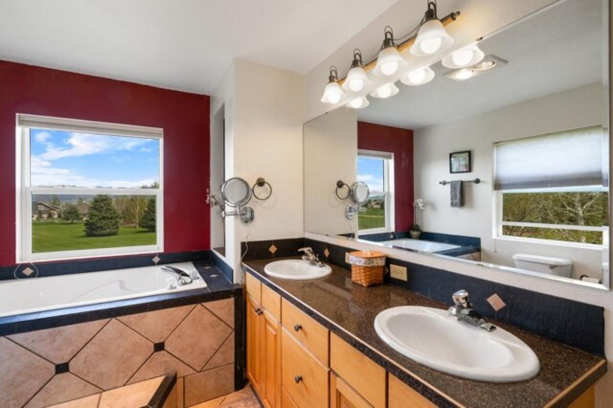Picture of Home For Sale in Bozeman, Montana, United States