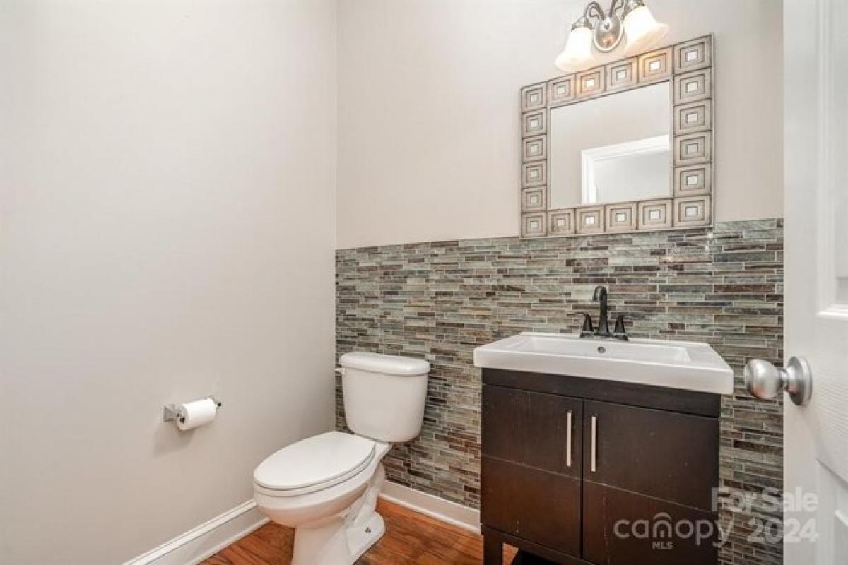 Picture of Home For Sale in Matthews, North Carolina, United States